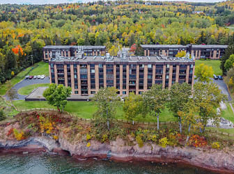 Les Chateaux Apartments - Duluth, MN