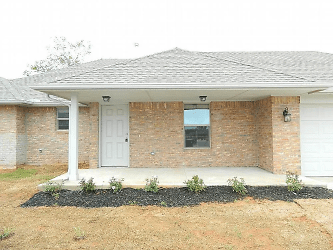 218 St Charles Way - Midwest City, OK