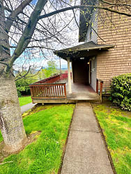 4104 S View Point Ter - Portland, OR