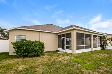 10415 Meadow Spring Dr - Tampa, FL