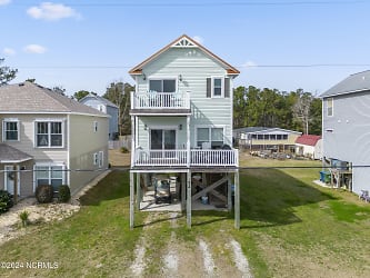 272 Riverside Dr - Sneads Ferry, NC