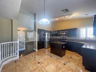 5884 Farmhouse Ct - Las Vegas, NV