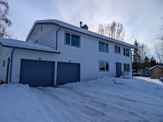 4083 Iris Ln - Fairbanks, AK