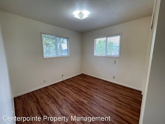 646 W 6th Ave - Sutherlin, OR