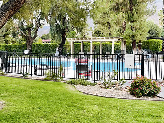 575 N Villa Ct - Palm Springs, CA
