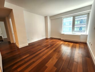 44-27 Purves St unit 5B - Queens, NY