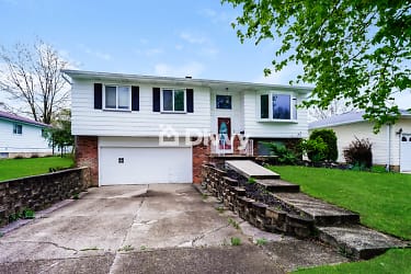 14323 Rochelle Dr - Maple Heights, OH