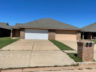 2716 Valley View Dr - Chickasha, OK