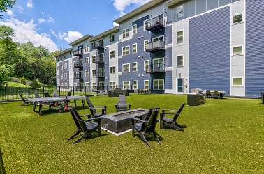 Flats At Neill Park Apartments - Burnsville, MN