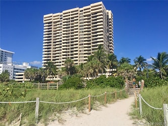 2555 Collins Ave #1614 - Miami Beach, FL
