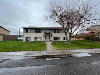 814 Mary Anne Dr - Riverton, WY