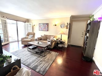 525 N Sycamore Ave #202 - Los Angeles, CA