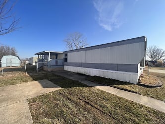 185 Pam Ct - Moscow Mills, MO