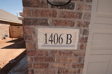 1406 15th St unit B - Shallowater, TX