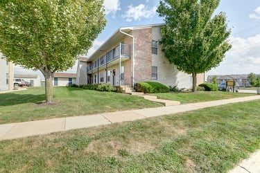 1202 Wesley Ave - Savoy, IL