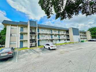 8020 Fairview Dr #208 - Tamarac, FL