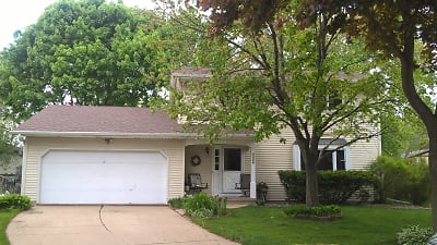 7326 Harvest Hill Rd - Madison, WI