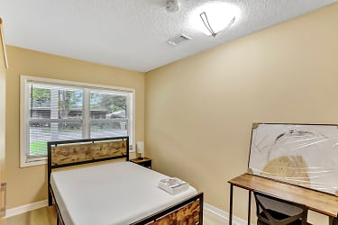 Room For Rent - Mount Dora, FL