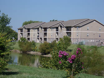Golden Pond Apartments - Springfield, MO