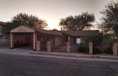 7552 S Camino Escarpado - Tucson, AZ