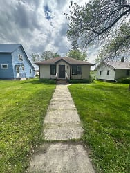 805 2nd Ave SW - Jamestown, ND
