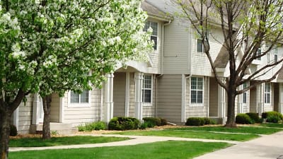 Foxboro And Ashworth Pointe Townhomes - West Des Moines, IA