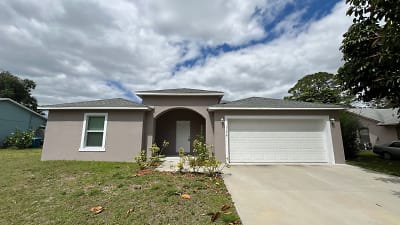 1176 Lamplighter Dr NW - Palm Bay, FL