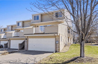 14370 Hickory Way - Apple Valley, MN