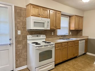 The Woods Apartments - Jeffersonville, IN