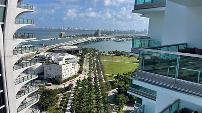 900 Biscayne Blvd #2812 - Miami, FL