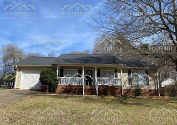 402 Mayfield Dr - Anderson, SC