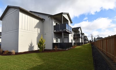 Gorgeous, Luxury, And A View. Move In Special - Half Off 1st Months Rent Apartments - Gervais, OR