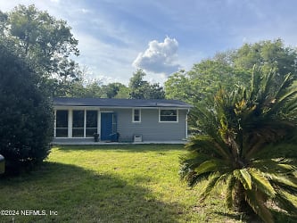 102 Clay St - Green Cove Springs, FL