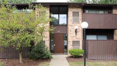 3265 Mayfield Rd unit 30 - Cleveland Heights, OH