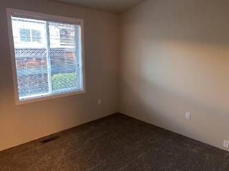2731 Crater Lake Ave unit 1-14 - Medford, OR