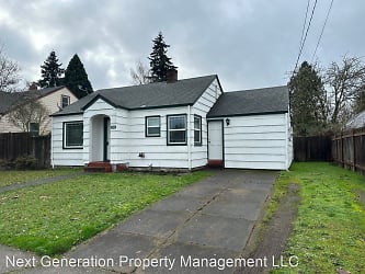 922 5th St - Springfield, OR