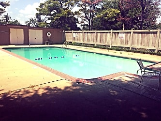 Country Club Apartments - Clarksdale, MS