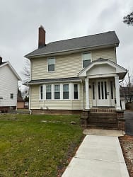 3031 Yorkshire Rd - Cleveland Heights, OH