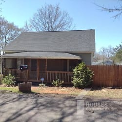 200 S 9th St - Easley, SC