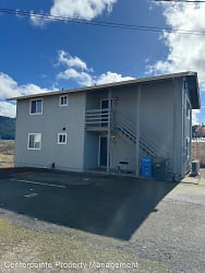 924 S Comstock Rd - Sutherlin, OR