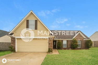 1828 Cresent Ln - Southaven, MS