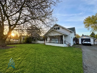 971 NW Sycamore Ave - Corvallis, OR
