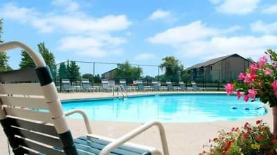Stone Pointe Village Apartments - Fort Wayne, IN