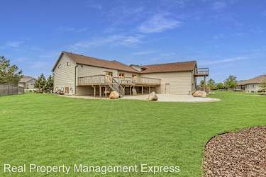 7624 S Courtyard Cir - Sioux Falls, SD