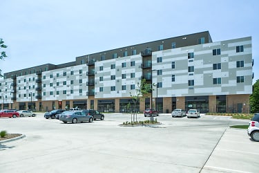 Square At 48 Apartments - Lincoln, NE