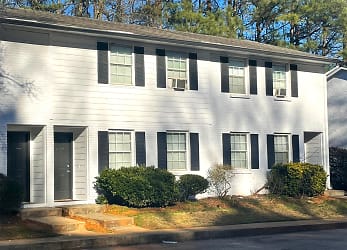 Creekview Townhomes Apartments - Scottdale, GA