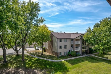 Orchards And Woodlands Apartments - Iowa City, IA
