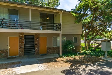 1748 Neal Dow Ave unit 4 - Chico, CA