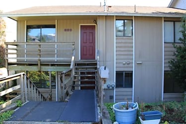 862 S 5th St - Coos Bay, OR