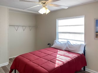 Room For Rent - Casselberry, FL